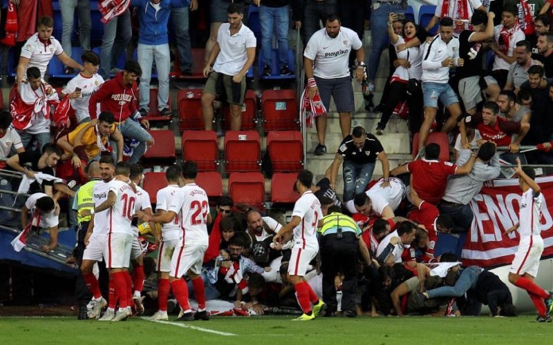 Σοκ στο Έιμπαρ – Σεβίλλη : Κατέρρευσε κομμάτι της εξέδρας, τουλάχιστον δύο τραυματίες (pics&vids)