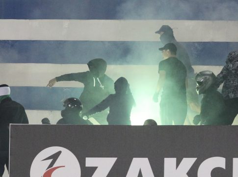 Επεισόδια και φωτοβολίδες στο Περιστέρι (pics)