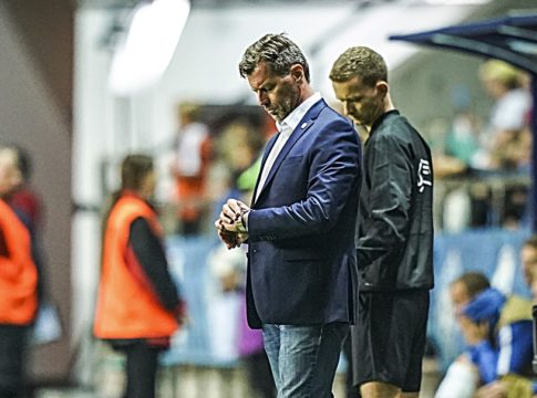 Ποιούς ενοχλεί η κριτική στον Μίκαελ Σκίμπε….