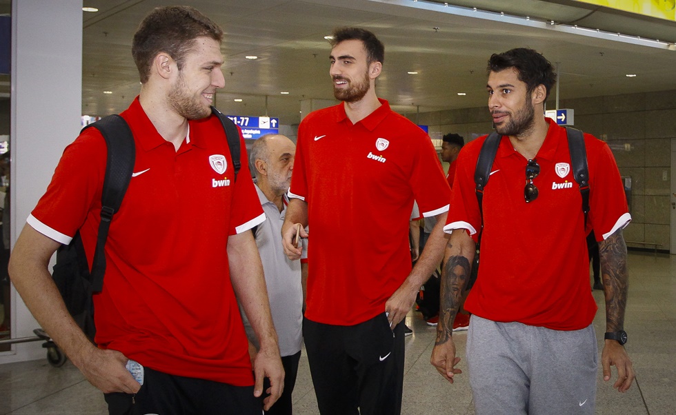 Αναχώρησε για το Διεθνές Τουρνουά της Κρήτης ο Ολυμπιακός (pics)