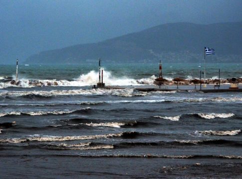ZORBAS: Στο «μάτι» του κυκλώνα η Αττική – Που έχει διακοπεί η κυκλοφορία (pics&vids)