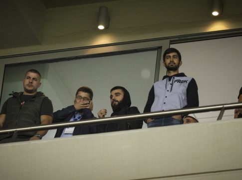 Ολυμπιακός-ΠΑΟΚ: Δίπλα στην ομάδα ο Γ. Σαββίδης (pics)