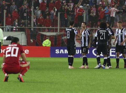 Επεσε από την Ακρόπολη, βρήκε και πορτοφόλι…