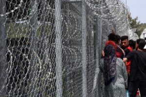 Ο Τσίπρας παίρνει βραβεία για το προσφυγικό αλλά κλείνει τα μάτια στο κολαστήριο της Μόριας