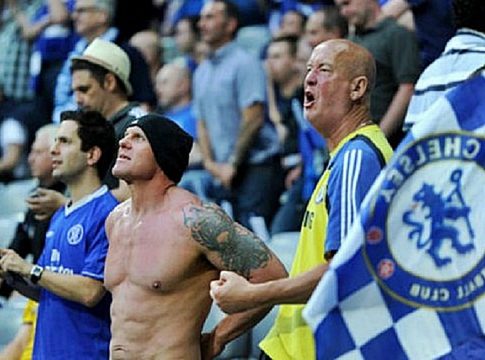 Οι νεοναζί οπαδοί της Τσέλσι στις κερκίδες της Τούμπας