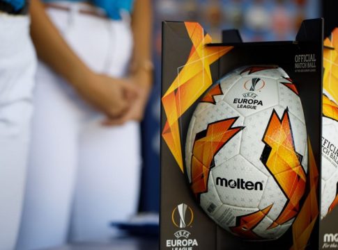 Παρουσιάστηκε στη Βούλα η νέα μπάλα του Europa League (pics)