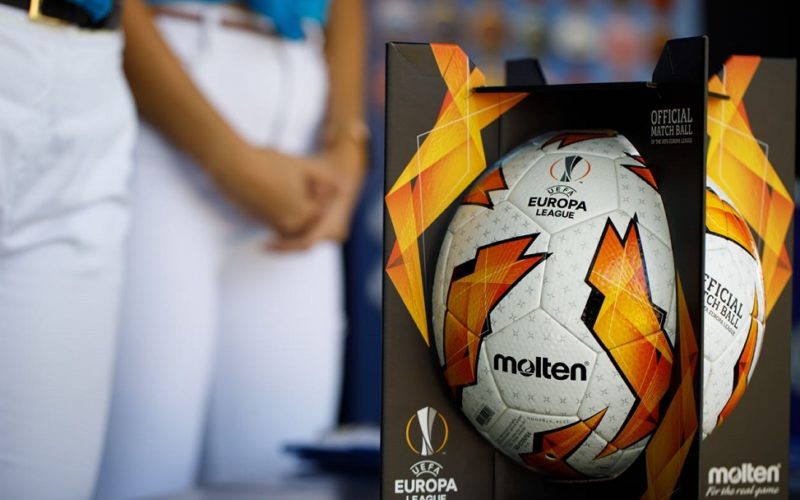 Παρουσιάστηκε στη Βούλα η νέα μπάλα του Europa League (pics)
