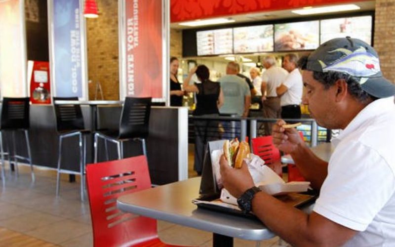 O πρώτος που θα δοκιμάσει το νέο έδεσμα παίρνει… 22.000 ευρώ – Χαμός με αλυσίδα fast-food