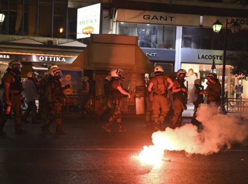 Μαχαιριές, ξύλο και τραυματίες σε μάχη οπαδών στη Θεσσαλονίκη!