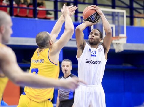 Με buzzer beater Οκερεαφόρ