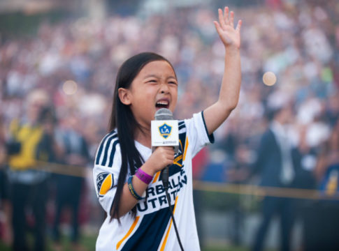 Ανατριχιαστική ερμηνεία πιτσιρίκας που συγκινεί μέχρι και τον Ζλάταν (pics, vid)