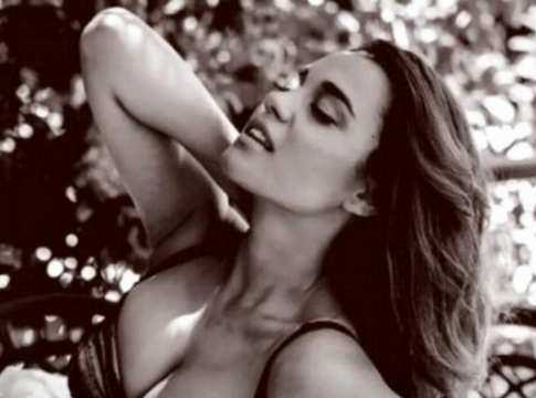 Το μπούστο της Πηνελόπης Πλάκα δεν άντεξε και… ξεχύθηκε – Το μαγιό της προκαλεί «ζάλη»! (pics)