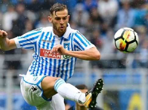 Κοιτάζει αμυντικό της Σπαλ η Νιουκάστλ