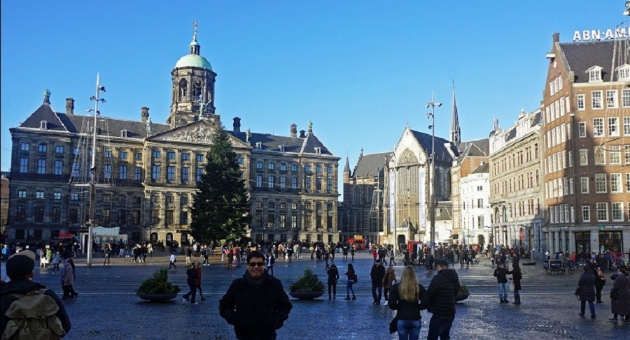«Στην Dam Square το ραντεβού για το γήπεδο»