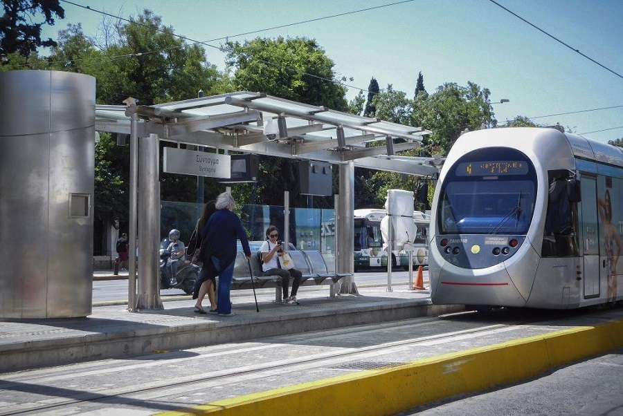 Γυναίκα απεγκλωβίστηκε τραυματισμένη από συρμό του Τραμ