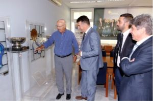 Επίσκεψη του Σέρβου πρέσβη στα γραφεία της ΕΟΚ