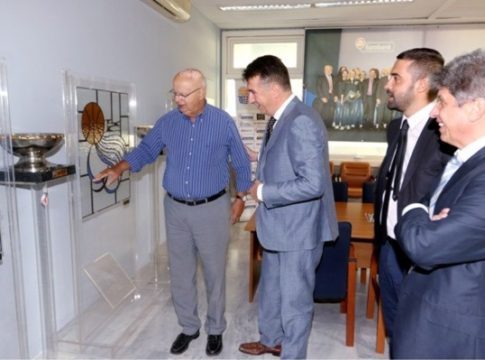 Επίσκεψη του Σέρβου πρέσβη στα γραφεία της ΕΟΚ