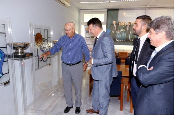 Επίσκεψη του Σέρβου πρέσβη στα γραφεία της ΕΟΚ