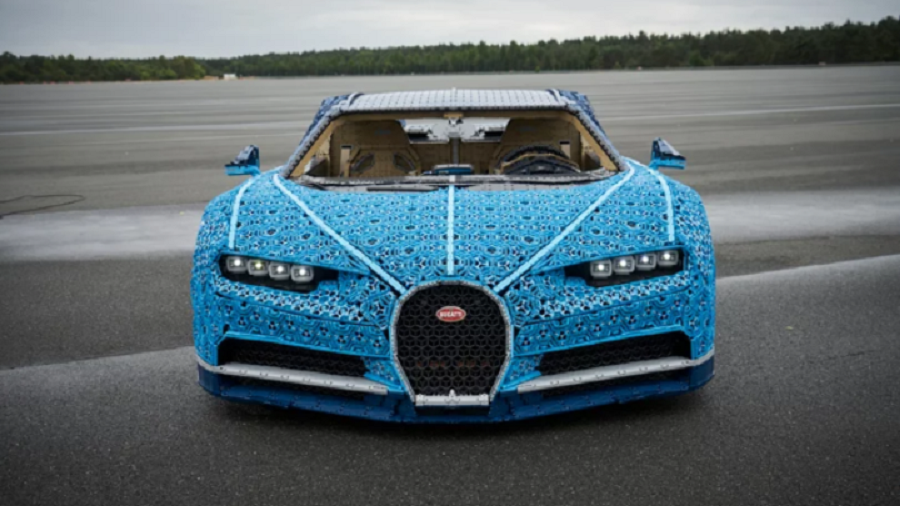 Αυτή η Bugatti Chiron είναι από πλαστικό!