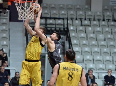 Επιστρέφει στην Ελλάδα με νίκη η ΑΕΚ