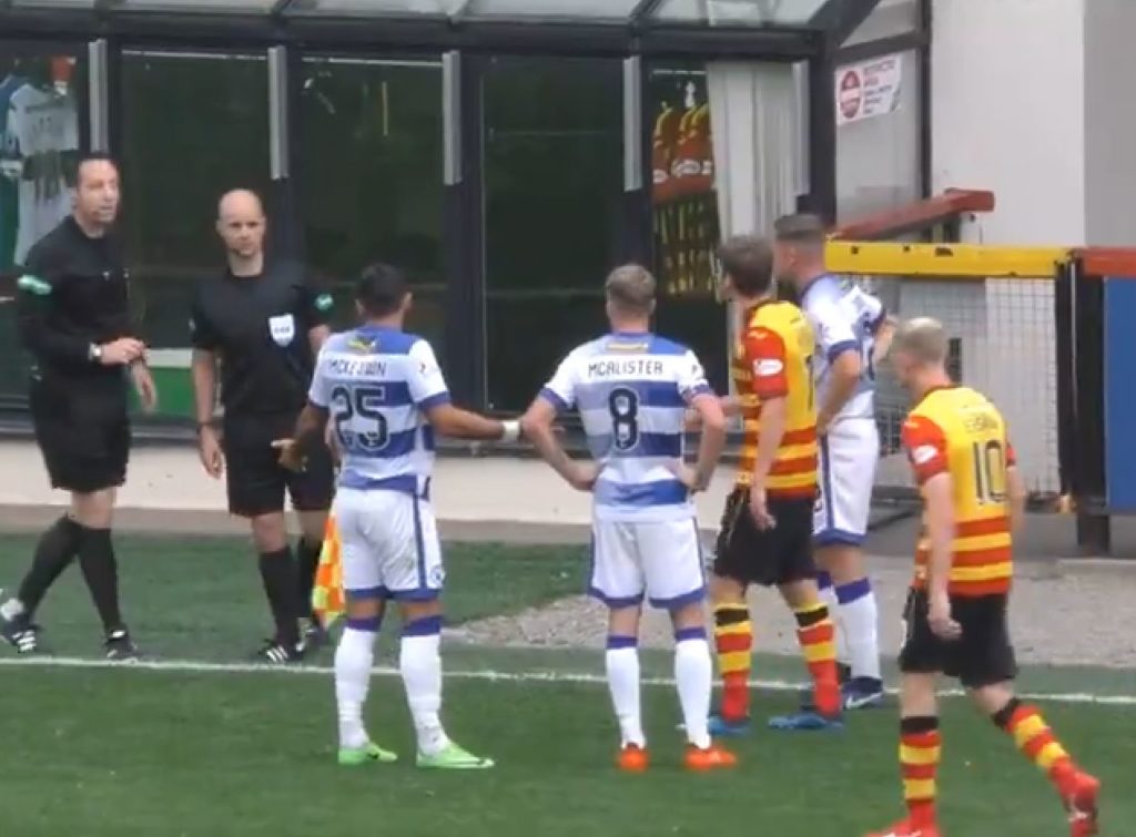 Απίστευτο: Επόπτης έδωσε πλάγιο αντί για γκολ! (vid)