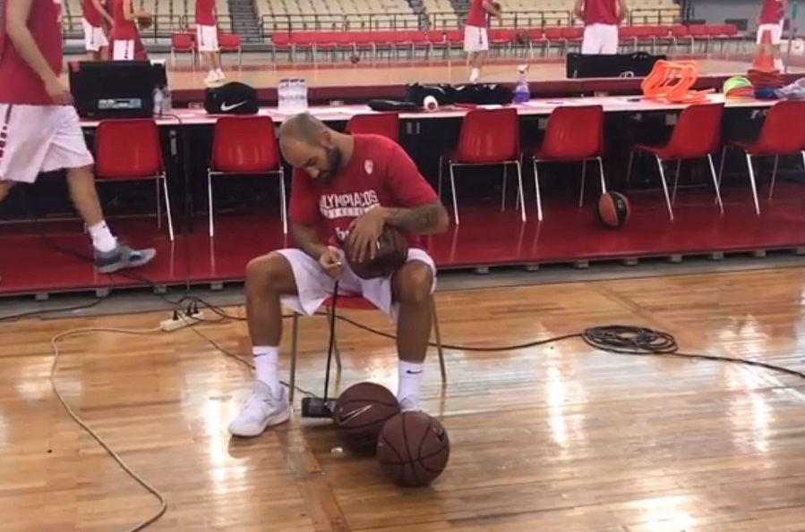 Το μυθικό βίντεο του Ολυμπιακού για το… χτίσιμο της νέας ομάδας (vid)