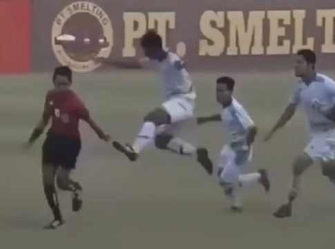 Ξυλοκόπησαν διαιτητή στην Ινδονησία (vid)
