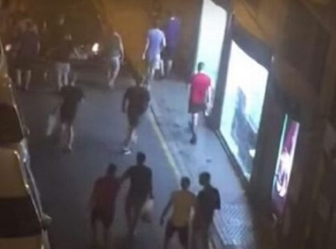 Τα «έσπασαν» μεθυσμένοι Άγγλοι στη Σεβίλλη (vid)