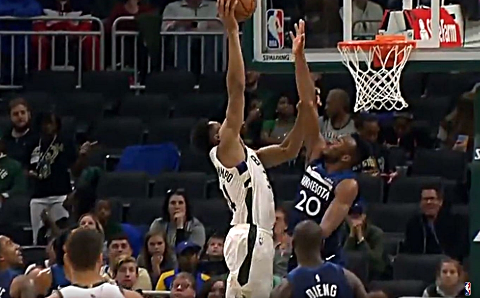 Σιγά μην έλλειπε ο Γιάννης από το Top 10 του NBA! (vid) | to10.gr Σιγά μην έλλειπε ο Γιάννης από το Top 10 του NBA! (vid) | to10.gr