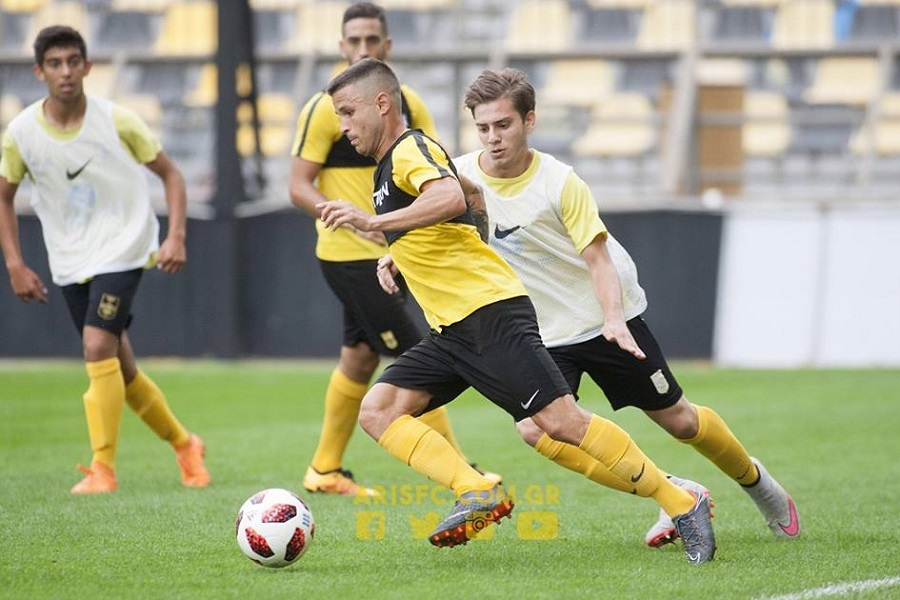Άρης: 3-1 το οικογενειακό «διπλό» με την Κ19 | to10.gr Άρης: 3-1 το οικογενειακό «διπλό» με την Κ19 | to10.gr
