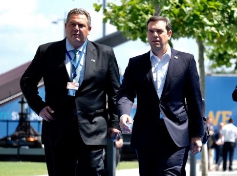 Αν θα τον φάει ασάλιωτο, η σαλιωμένο