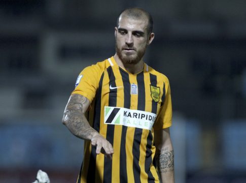 Τραυματίστηκε και έγινε αναγκαστική αλλαγή ο Βέλεθ