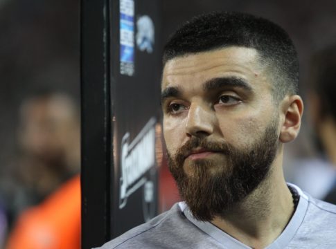 Πλήρωσε το στοίχημα ο Γ. Σαββίδης, έπλυνε τα αυτοκίνητα των παικτών (vids)