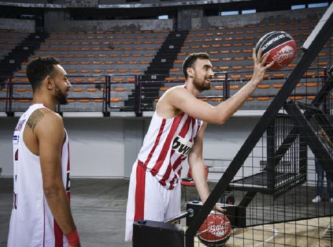 Ο Γκος νίκησε τον Μιλουτίνοφ! (vid)