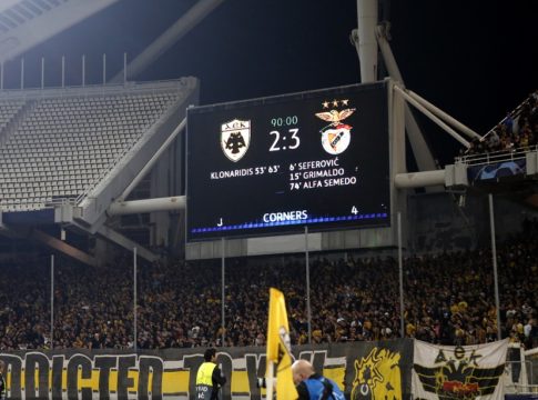 Για τ΄αστέρια κίνησαν κι από τις φάπες βλέπουν αστεράκια