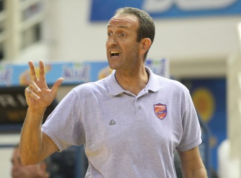 Κοντά στην έξοδο ο Κρις Χουγκάζ