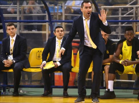 Καμπερίδης : «Επιστροφές, αμυντική συνέπεια και καθαρό μυαλό»