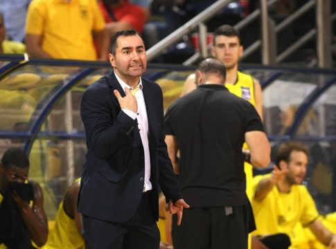 Καμπερίδης : «Εξαιρετική ενέργεια από τα παιδιά, μας επηρέασε η αποβολή του Αγγέλου»
