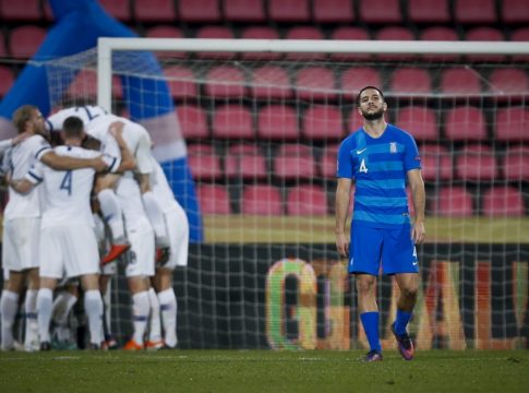 Φινλανδία – Ελλάδα: Ο «χορός» του Λουντ για το 2-0 με τον Καμαρά (vid)