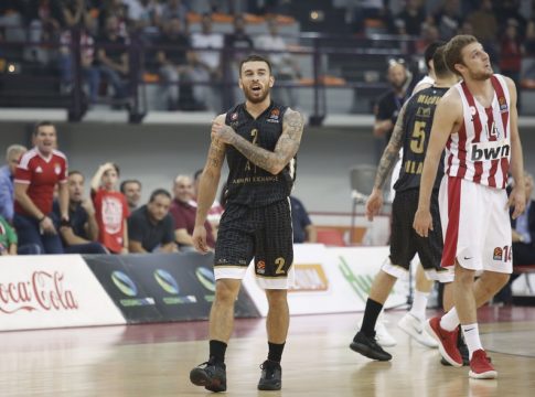 Βεζένκοφ: «Να δούμε τα θετικά της ήττας και να μάθουμε»