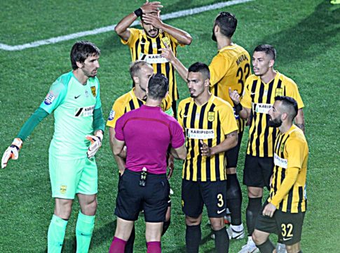 Να δείξει χαρακτήρα