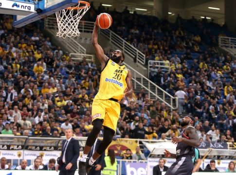 Το φοβερό buzzer beater του Σαντ-Ρος (vid)