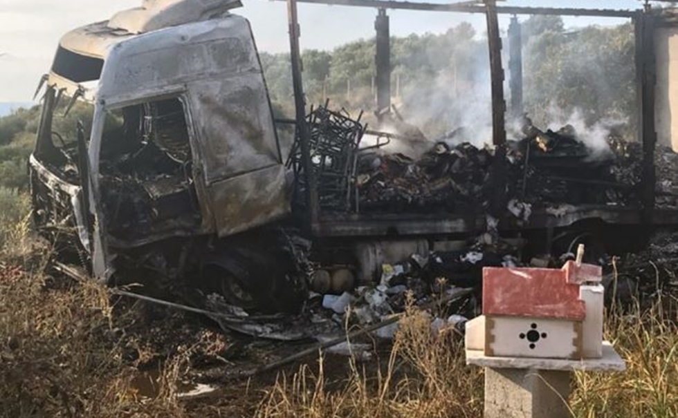 Τραγωδία στην Καβάλα: 11 άνθρωποι απανθρακώθηκαν σε τροχαίο | to10.gr Τραγωδία στην Καβάλα: 11 άνθρωποι απανθρακώθηκαν σε τροχαίο | to10.gr