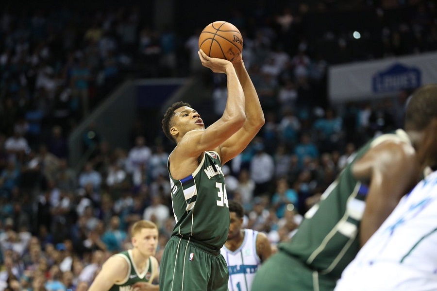 Giannis: Πρεμιέρα με… παραλίγο triple double (vid)