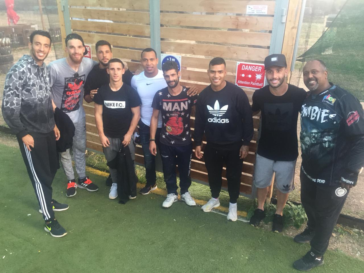 Η λάτιν… παροικία του Ολυμπιακού πήγε για paintball! (pic)