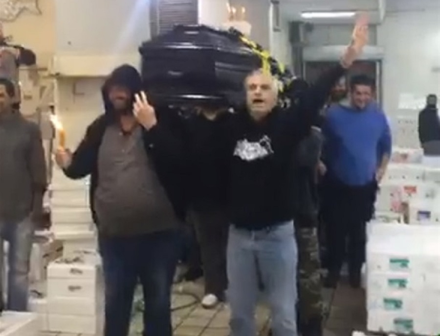 ΠΑΟΚτσήδες έκαναν την «κηδεία» του Άρη στη Μηχανιώνα! (vid) | to10.gr ΠΑΟΚτσήδες έκαναν την «κηδεία» του Άρη στη Μηχανιώνα! (vid) | to10.gr