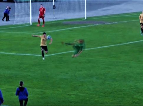 Σε αυτή τη σοκαριστική καρατιά τι θα σφύριζε ο Λάμπρου; (vids)