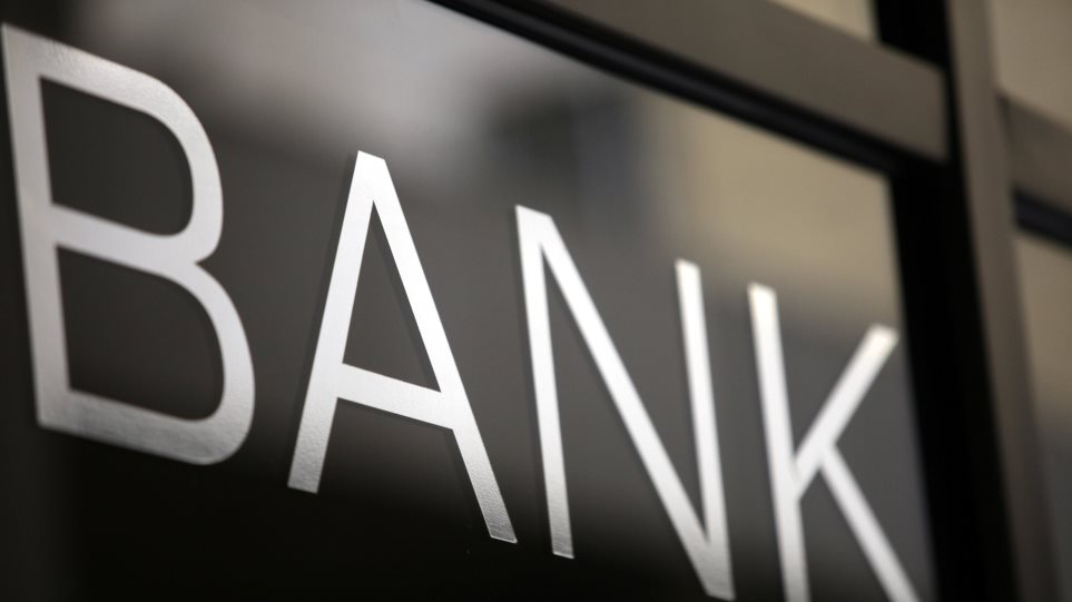 Βloomberg: Τι τρέχει με τις τράπεζες και πώς μπορεί να διορθωθεί;