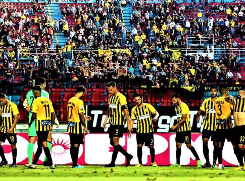 Στήριξη από τον κόσμο του Αρη σε παίκτες και προπονητή