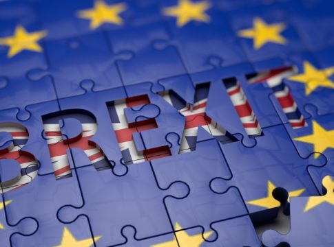 Μέι: Το Λονδίνο μετά το Brexit θα αντιμετωπίζει τους Ευρωπαίους όπως τους άλλους μετανάστες
